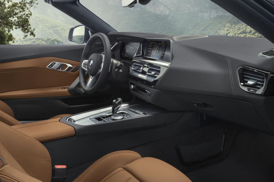 Интерьер BMW Z4 M40i (G29) 2018 года  (WW) (фото 27 из 179)